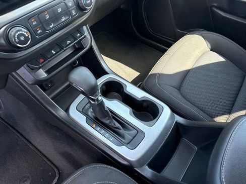 Used 2022 Chevrolet Colorado LT w/ LT Convenience Package AWD/4WD image 23