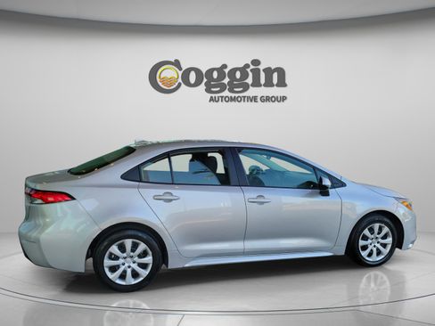 Used 2024 Toyota Corolla LE FWD image 4