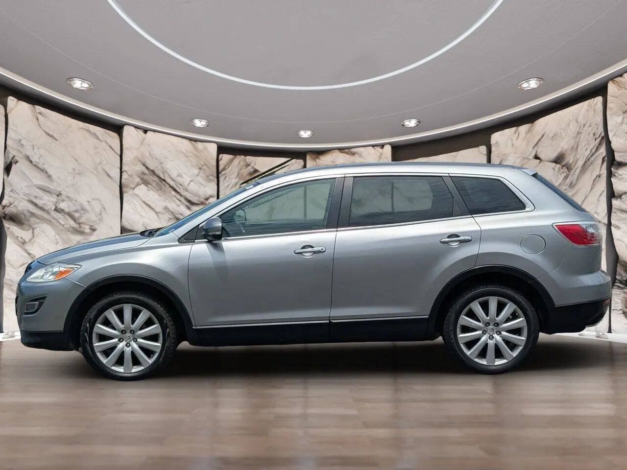 Used 2010 MAZDA CX-9 Grand Touring w/ Moonroof & Bose Audio Pkg FWD image 4