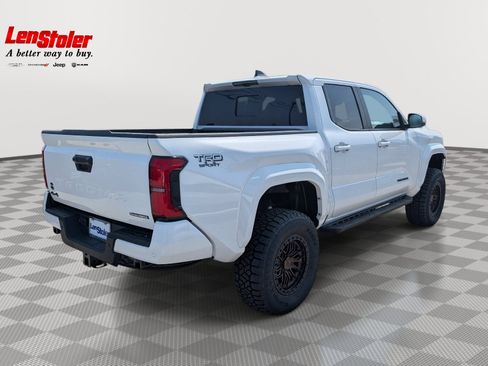 Used 2025 Toyota Tacoma TRD Sport w/ TRD Sport Upgrade Package AWD/4WD image 5