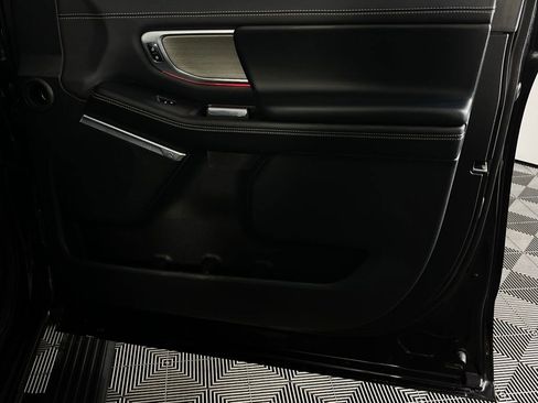 Used 2025 Ford Expedition Platinum image 38