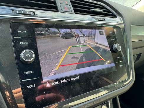 Used 2019 Volkswagen Tiguan SE w/ Panoramic Sunroof Package image 14