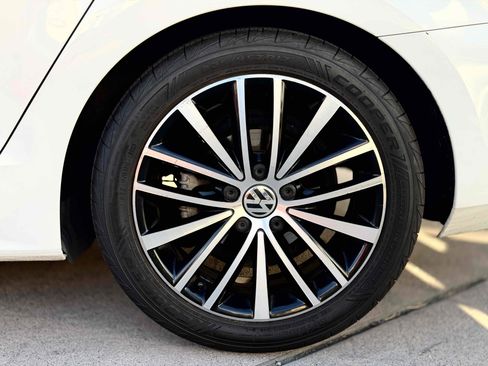 Used 2016 Volkswagen Jetta Sport image 12