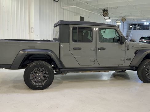 Used 2022 Jeep Gladiator Sport w/ Trailer Tow Package image 2