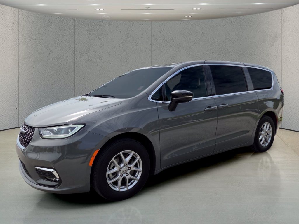 Used 2025 Chrysler Pacifica Select FWD image 11