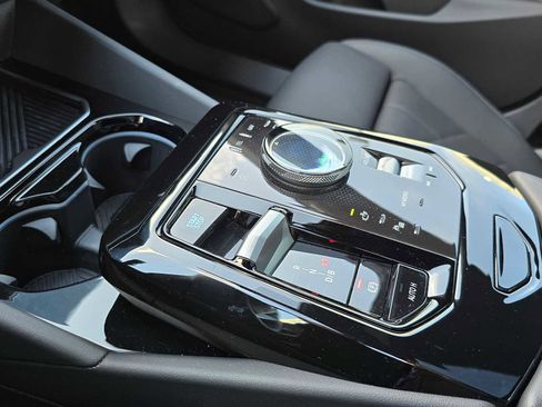 Used 2024 BMW i5 eDrive40i w/ Convenience Package image 39