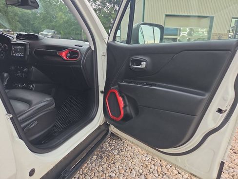 Used 2018 Jeep Renegade Trailhawk AWD/4WD image 27