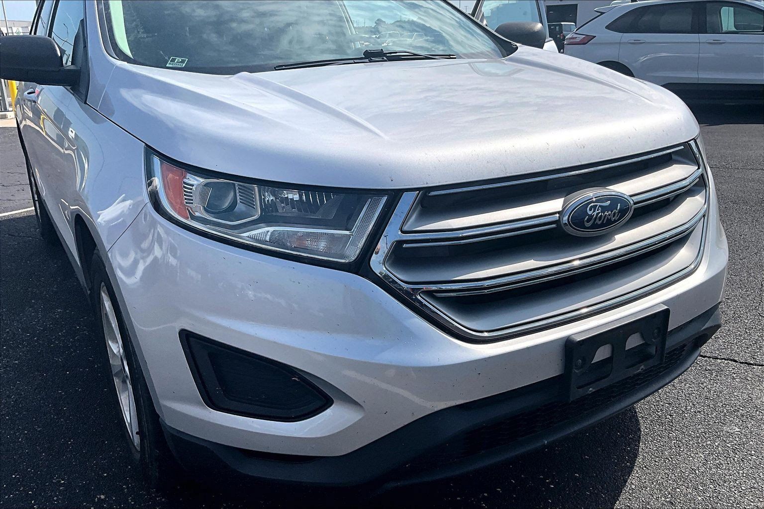 Used 2017 Ford Edge SE w/ Cargo Accessory Package FWD image 4