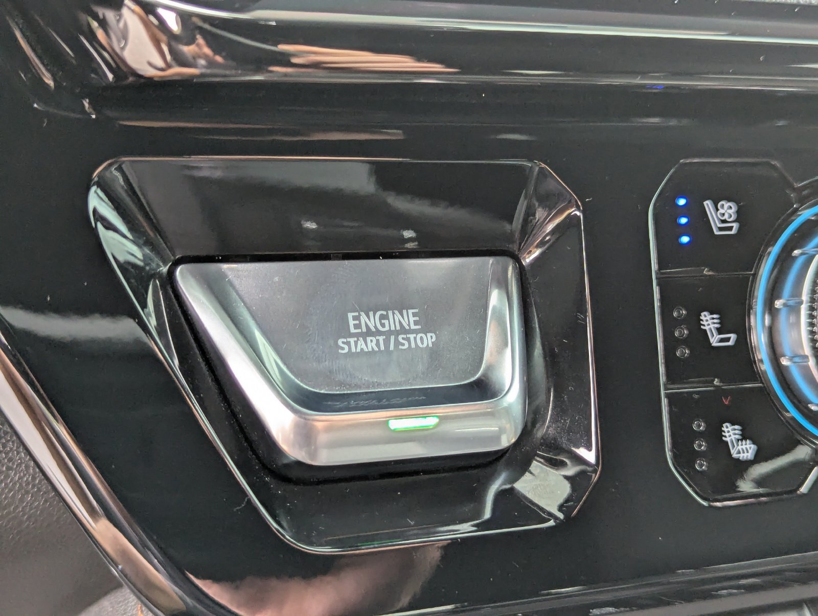 Used 2024 GMC Sierra 2500 AT4 w/ AT4 Premium Plus Package AWD/4WD image 34