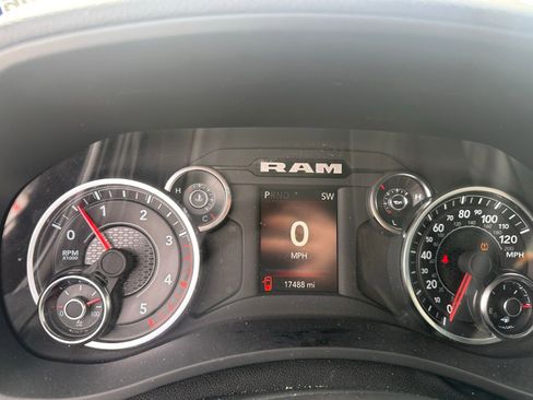 Used 2024 RAM 2500 Big Horn w/ Sport Appearance Package image 11