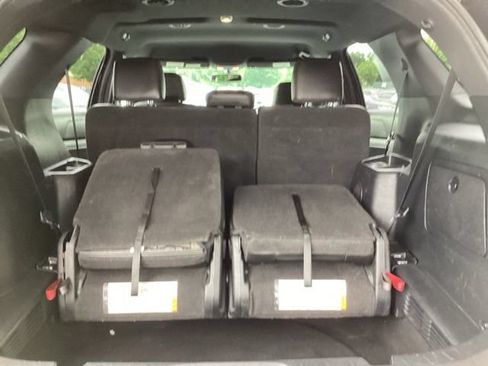 Used 2017 Ford Explorer XLT w/ Equipment Group 202A FWD image 10