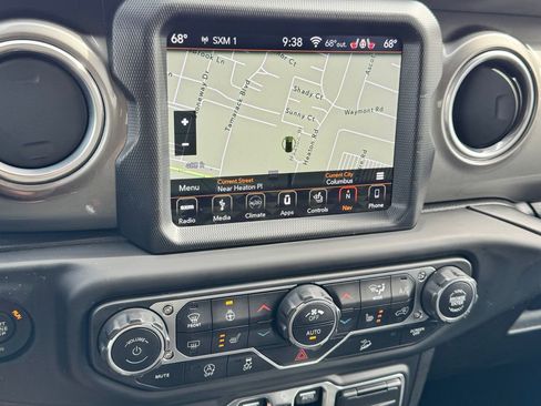 Used 2018 Jeep Wrangler Unlimited Sahara AWD/4WD image 23