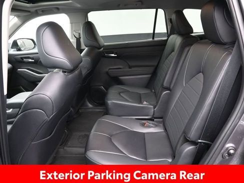 Certified 2024 Toyota Highlander XLE AWD/4WD image 16