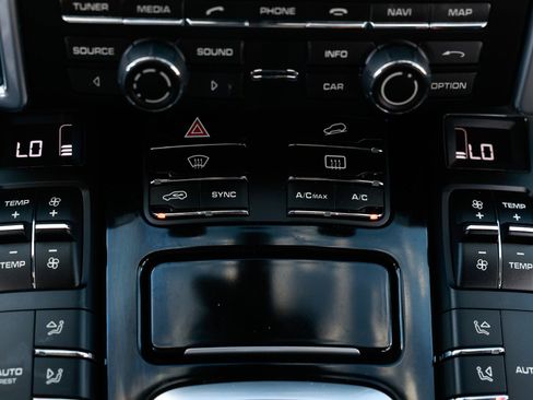 Used 2014 Porsche Cayenne Platinum Edition image 47