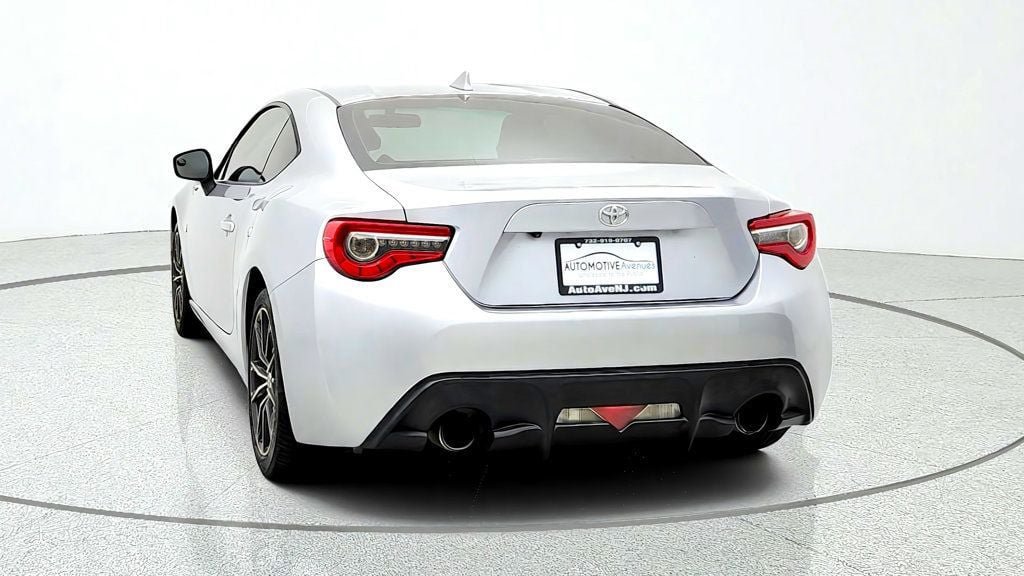 Used 2017 Toyota 86 RWD image 6