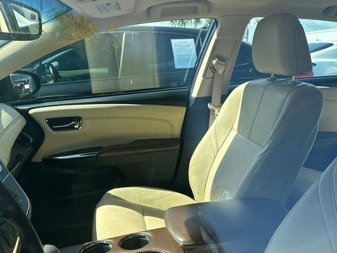 Used 2014 Toyota Avalon Limited w/ Technology Package FWD image 11