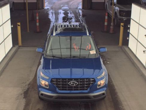 Used 2023 Hyundai Venue SEL image 2