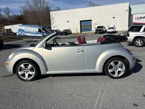 Used 2009 Volkswagen Beetle Blush image 6