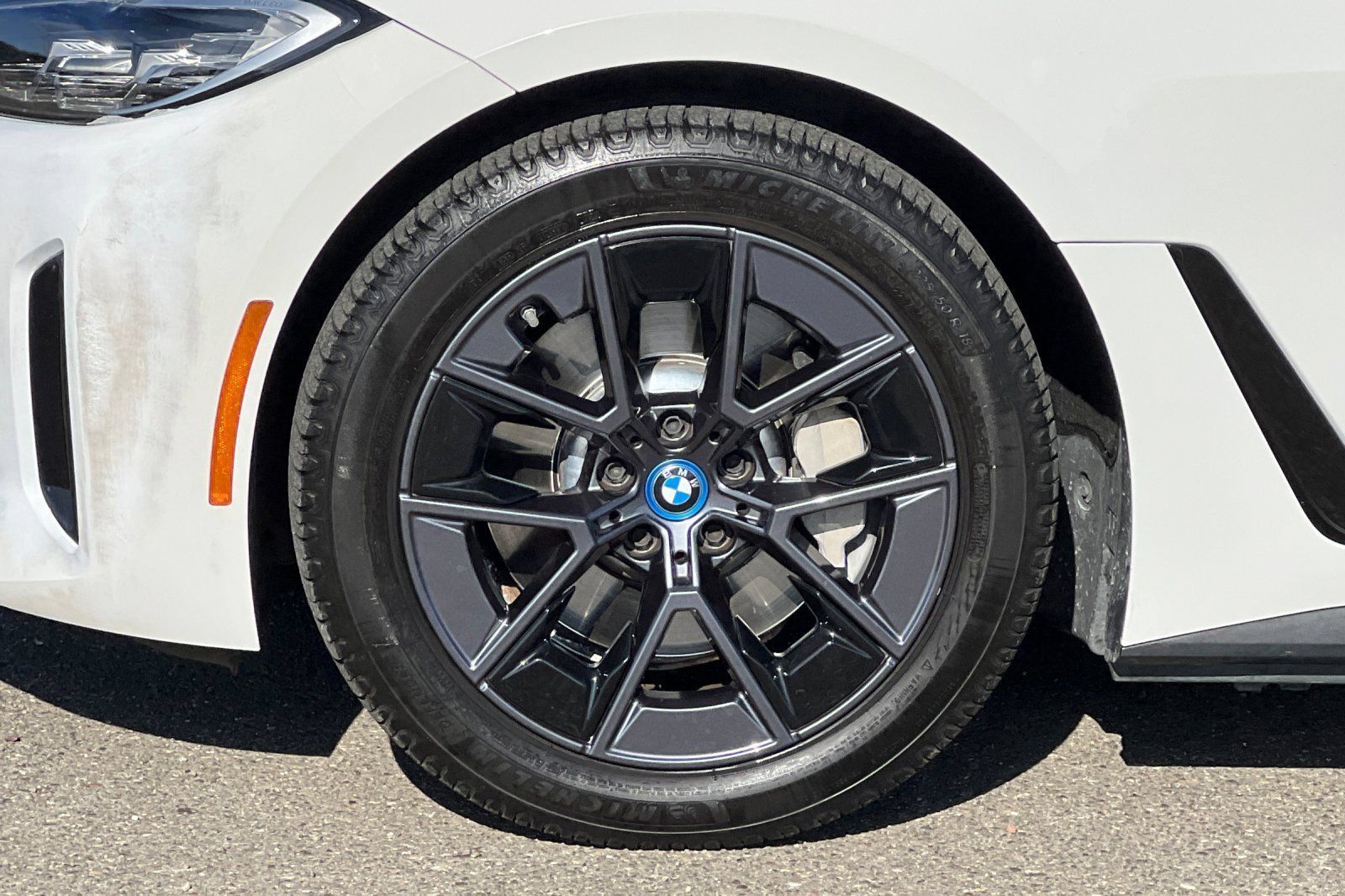 Used 2022 BMW i4 eDrive40 w/ Premium Package RWD image 11