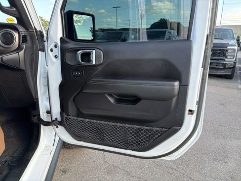 Used 2020 Jeep Gladiator Rubicon AWD/4WD image 23