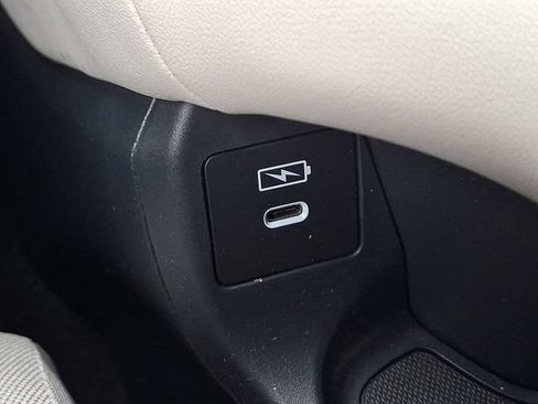 Used 2025 Honda HR-V LX image 24