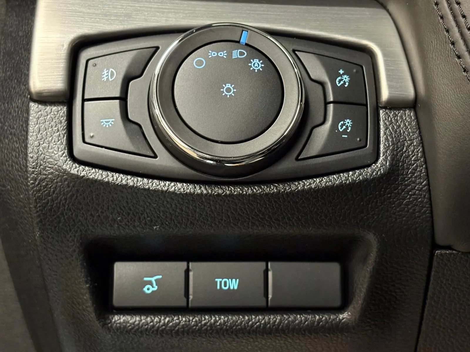 Used 2018 Ford Explorer Platinum AWD/4WD image 38