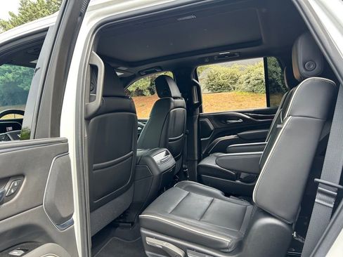 Used 2021 Cadillac Escalade Premium Luxury RWD image 39