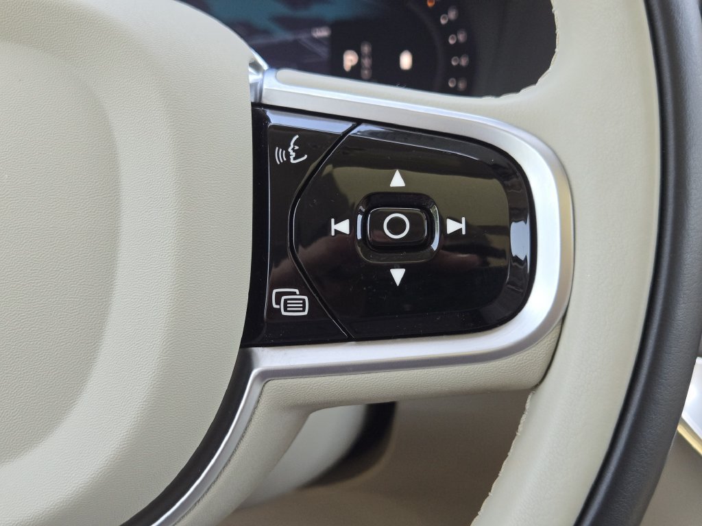 Used 2026 Volvo XC90 B6 Ultra w/ Protection Package AWD/4WD image 29