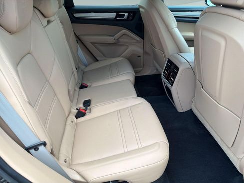 Certified 2023 Porsche Cayenne Platinum Edition AWD/4WD image 30