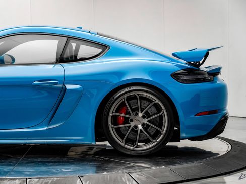 Used 2020 Porsche 718 Cayman GT4 RWD image 9