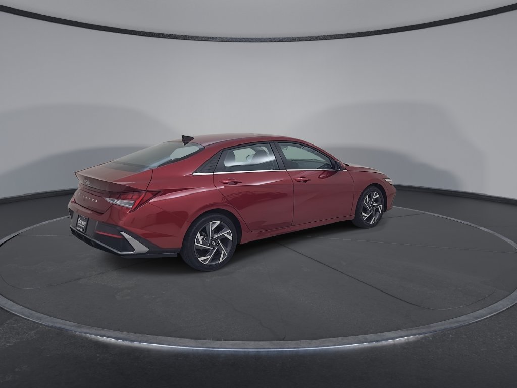 Used 2025 Hyundai Elantra SEL FWD image 17