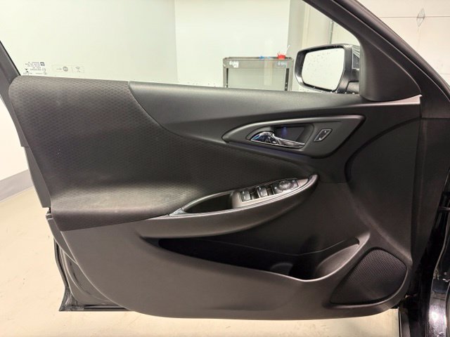 Used 2017 Chevrolet Malibu LT FWD image 9