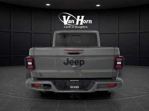 Used 2022 Jeep Gladiator Overland image 12