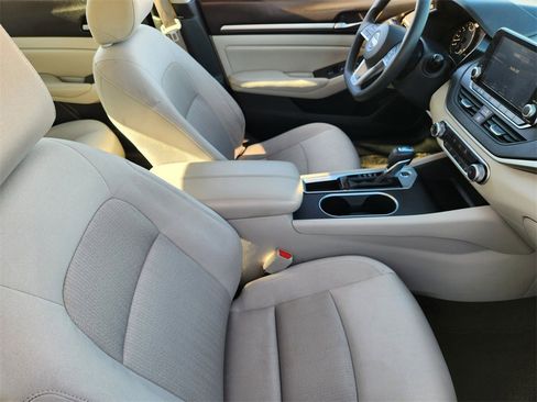 Used 2022 Nissan Altima 2.5 SV image 10