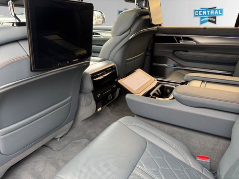 Used 2022 Jeep Grand Wagoneer Series III w/ Rear Seat Video Group 1 image 18