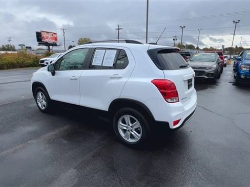 Used 2022 Chevrolet Trax LT w/ LT Convenience Package image 6