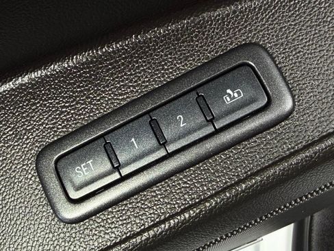 Used 2016 Chevrolet Tahoe LTZ RWD image 30