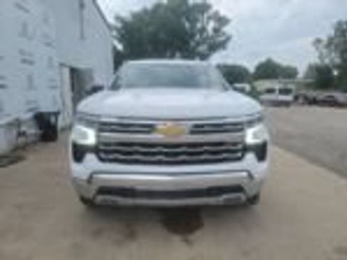 Used 2024 Chevrolet Silverado 1500 LT AWD/4WD image 8