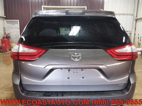 Used 2019 Toyota Sienna XLE image 8