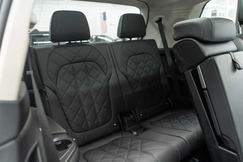 Used 2025 BMW X7 xDrive40i AWD/4WD image 13