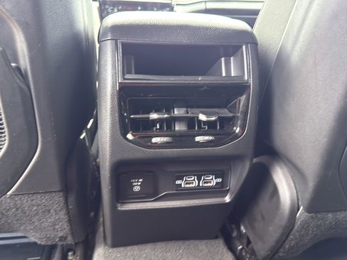 Used 2025 Jeep Grand Cherokee Altitude AWD/4WD image 15
