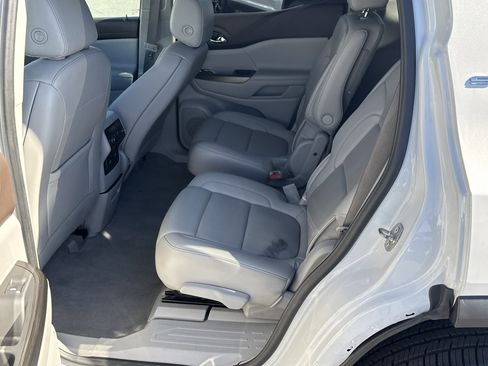 Used 2021 GMC Acadia SLT image 28