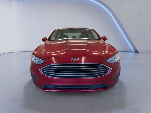 Used 2020 Ford Fusion SE FWD image 2