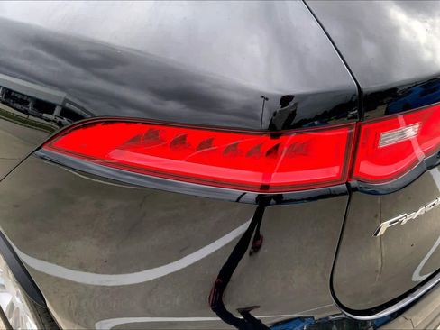 Used 2019 Jaguar F-PACE Portfolio image 27