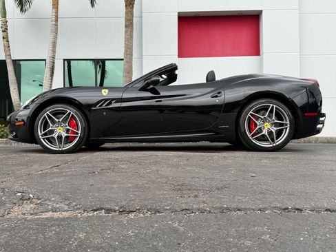 Used 2013 Ferrari California image 30