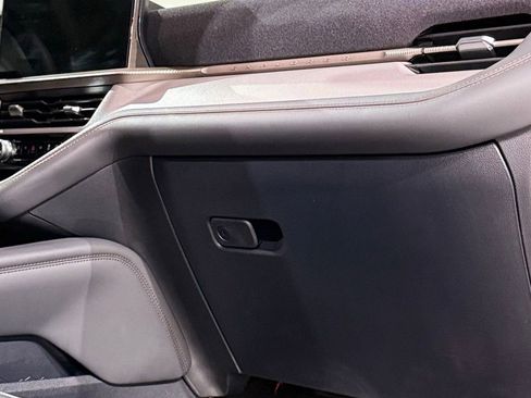 Used 2025 Ford Explorer Active w/ Active Comfort Package image 61