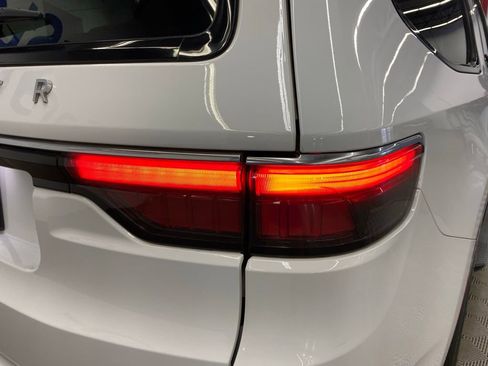 Used 2023 Jeep Wagoneer Series II w/ Flexible Seating Group image 13