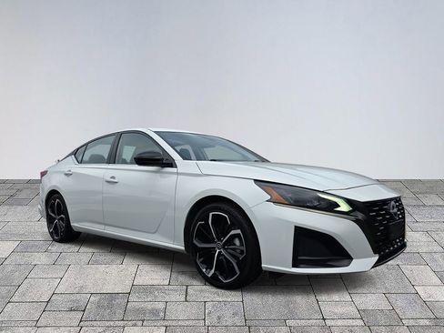 Used 2024 Nissan Altima 2.5 SR image 1