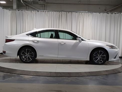 Used 2022 Lexus ES 300h w/ Premium Package image 15