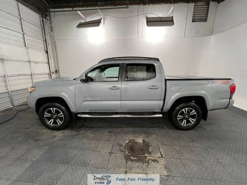 Used 2019 Toyota Tacoma TRD Sport w/ Technology Package AWD/4WD image 4